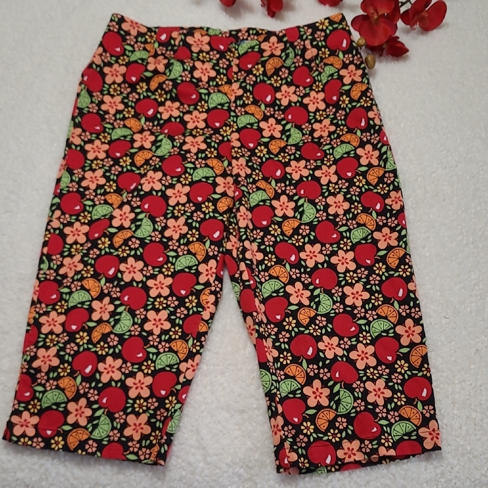 Westbound Petites Capri Crop Pant Stretch Bright Apple Floral Black 12P Side Zip
